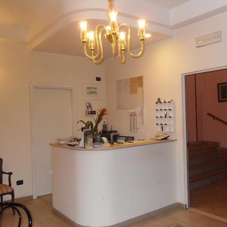 Hotel Ferrara Сан Бенедето дел Тронто Екстериор снимка
