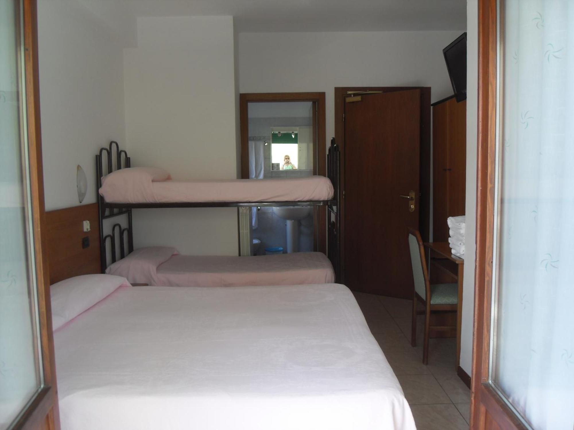 Hotel Ferrara Сан Бенедето дел Тронто Стая снимка