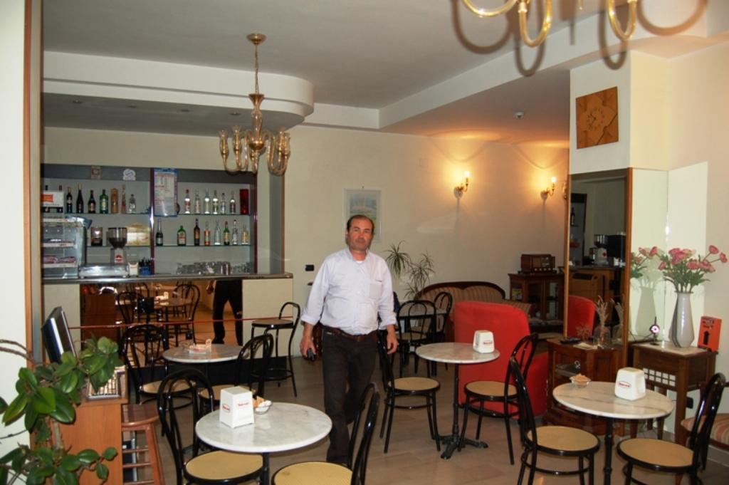 Hotel Ferrara Сан Бенедето дел Тронто Екстериор снимка