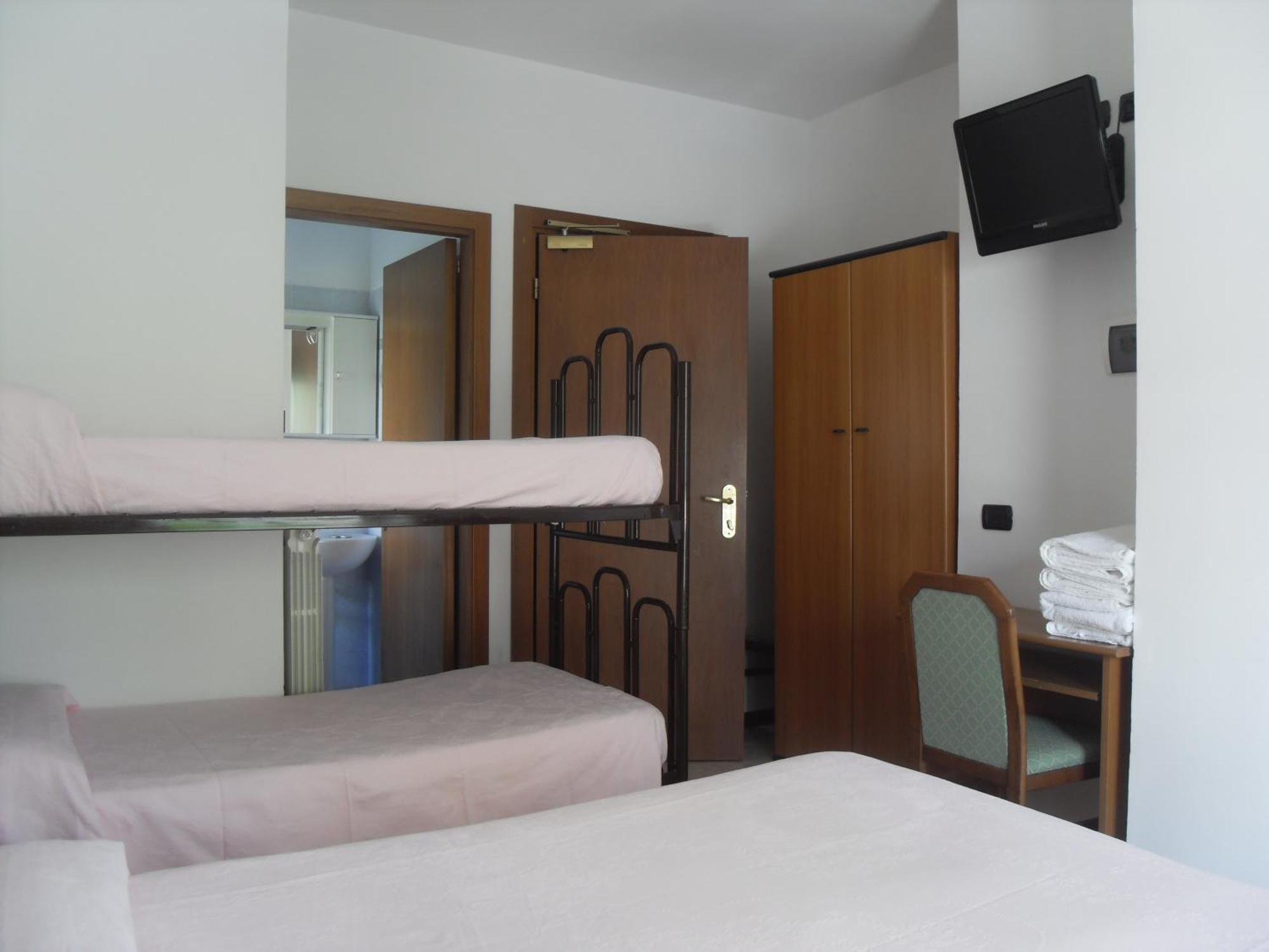 Hotel Ferrara Сан Бенедето дел Тронто Екстериор снимка
