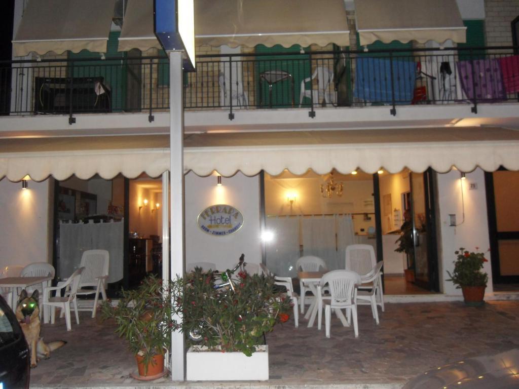 Hotel Ferrara Сан Бенедето дел Тронто Екстериор снимка